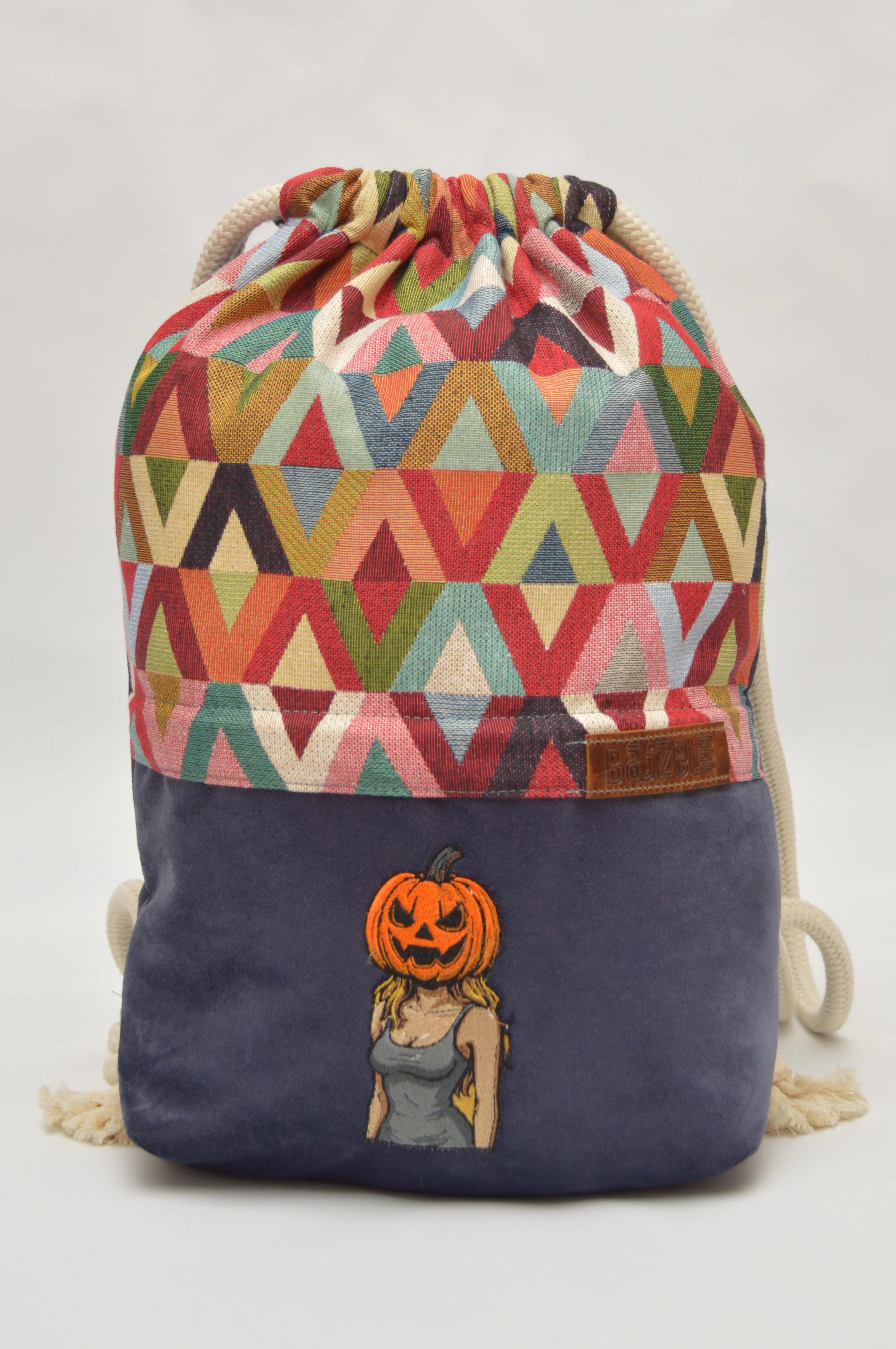 worko-plecak z halloweenowym haftem
